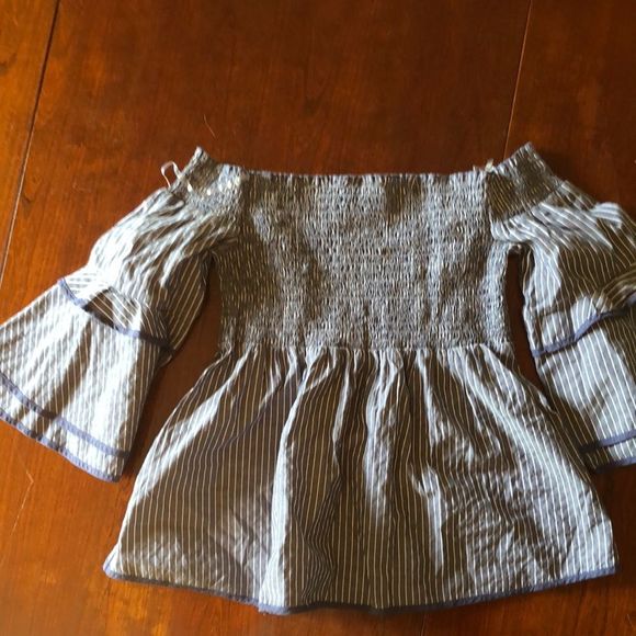 American Eagle Outfitters off shoulder/tiered bell sleeves/smocked sz XS/stripes - Picture 3 of 16
